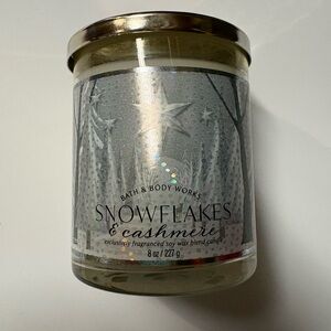 Bath & Body Works Snowflakes and Cashmere Candle
